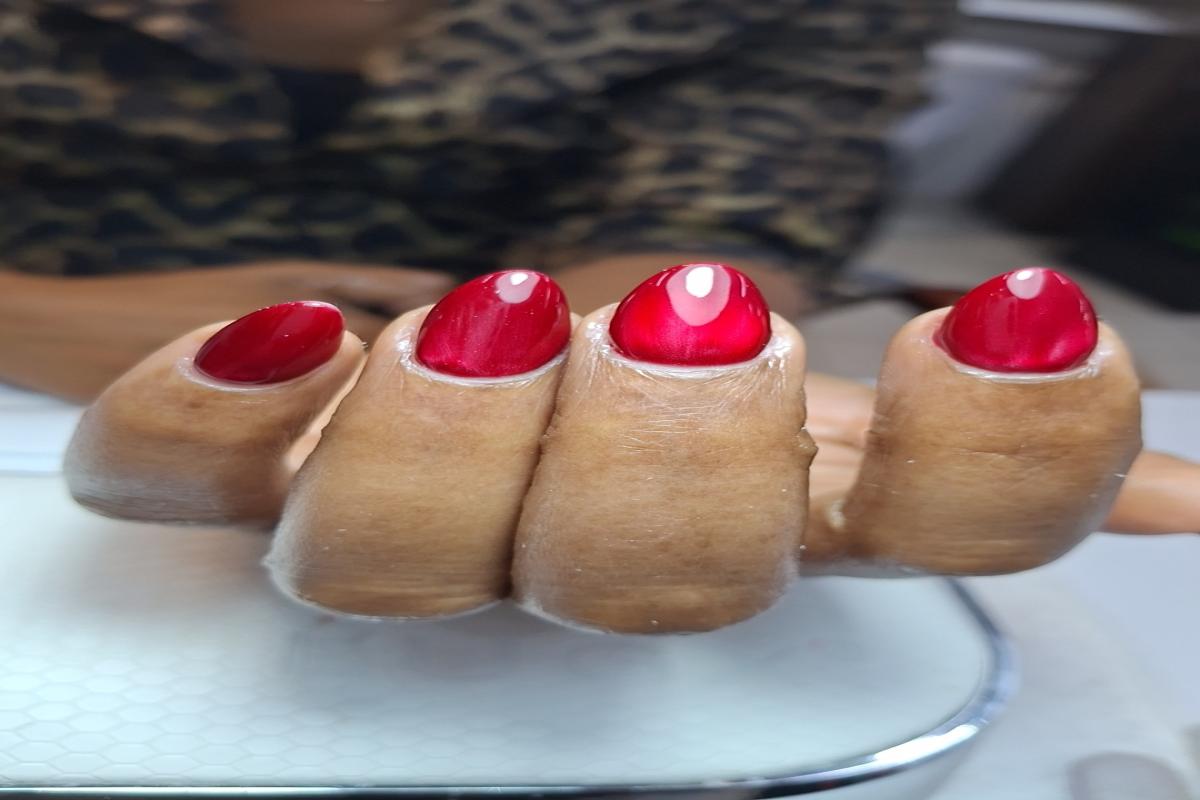 Red Cat Eye Gel Nails